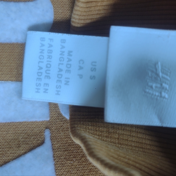 Mock turtleneck mustard sweatshirt - Picture 3 of 4